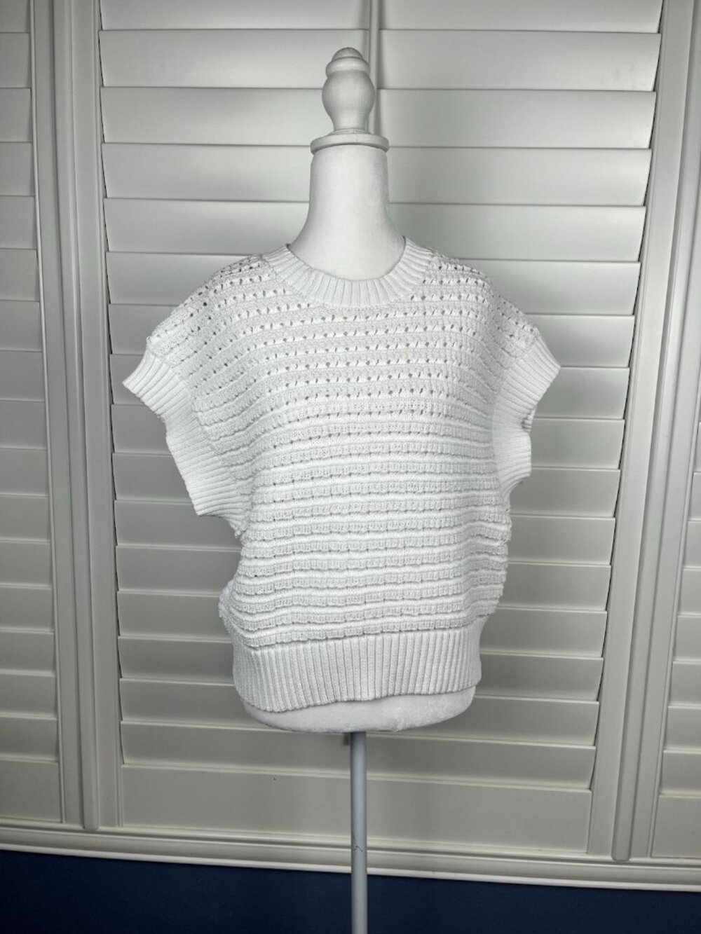 Liz Claiborne Women’s Small White Open Knit Short Sleeve Sweater Top